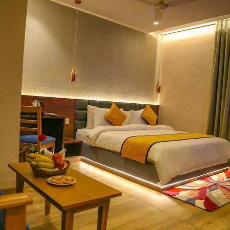 Four Leaf Hotel - Sapphire Blue, Varanasi Exterior foto
