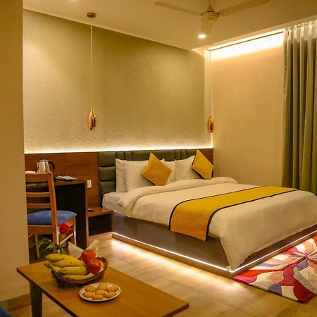 Four Leaf Hotel - Sapphire Blue, Varanasi Exterior foto