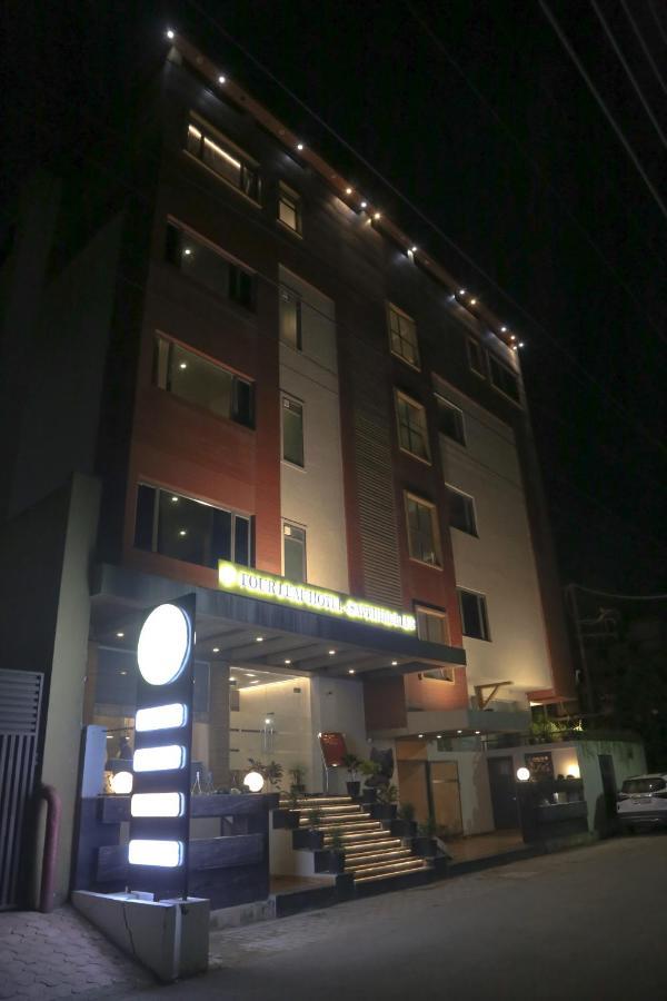 Four Leaf Hotel - Sapphire Blue, Varanasi Exterior foto