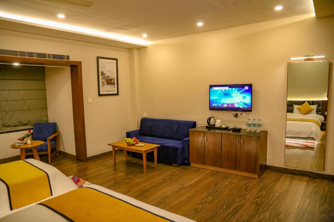 Four Leaf Hotel - Sapphire Blue, Varanasi Exterior foto