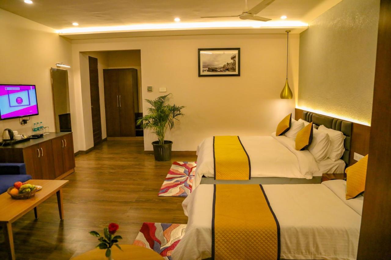 Four Leaf Hotel - Sapphire Blue, Varanasi Exterior foto
