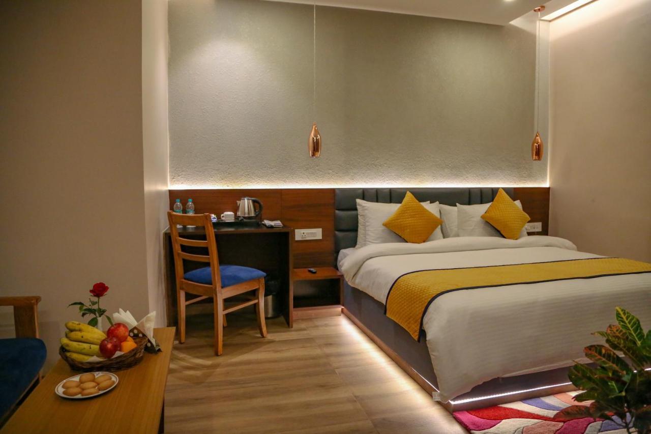 Four Leaf Hotel - Sapphire Blue, Varanasi Exterior foto