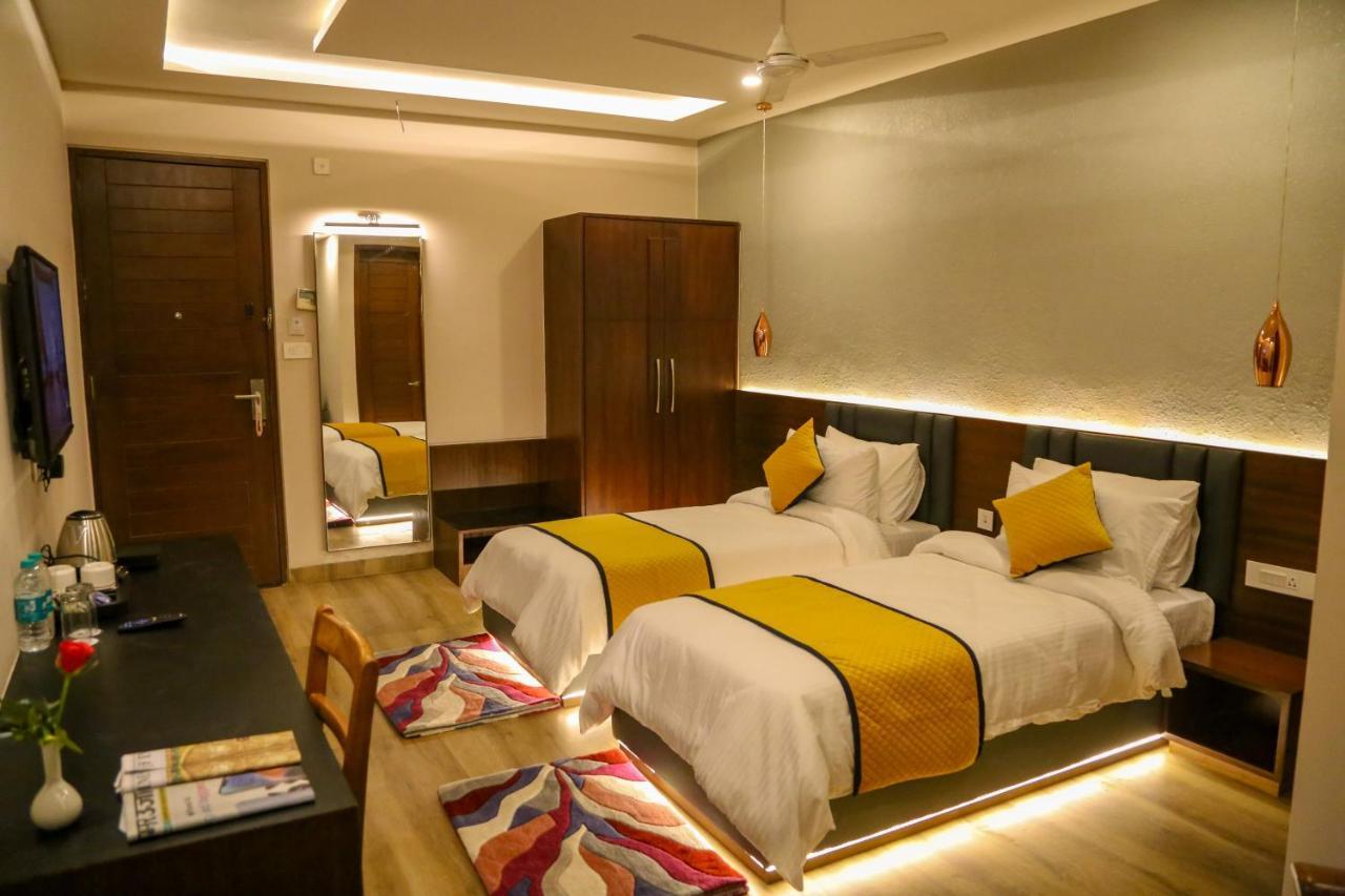 Four Leaf Hotel - Sapphire Blue, Varanasi Exterior foto