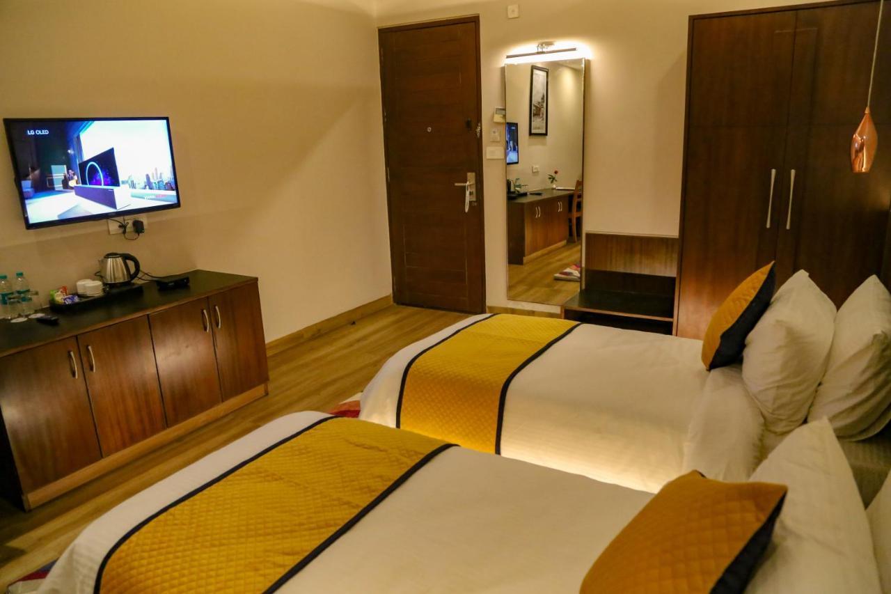 Four Leaf Hotel - Sapphire Blue, Varanasi Exterior foto