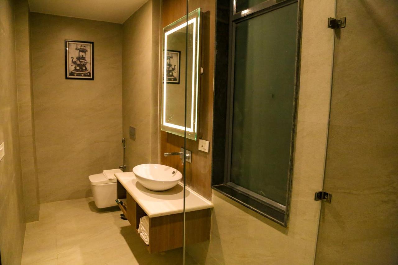 Four Leaf Hotel - Sapphire Blue, Varanasi Exterior foto