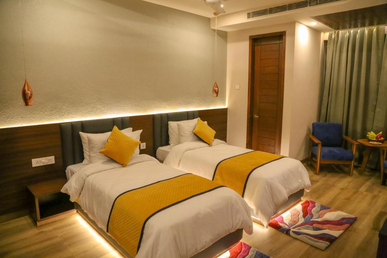 Four Leaf Hotel - Sapphire Blue, Varanasi Exterior foto