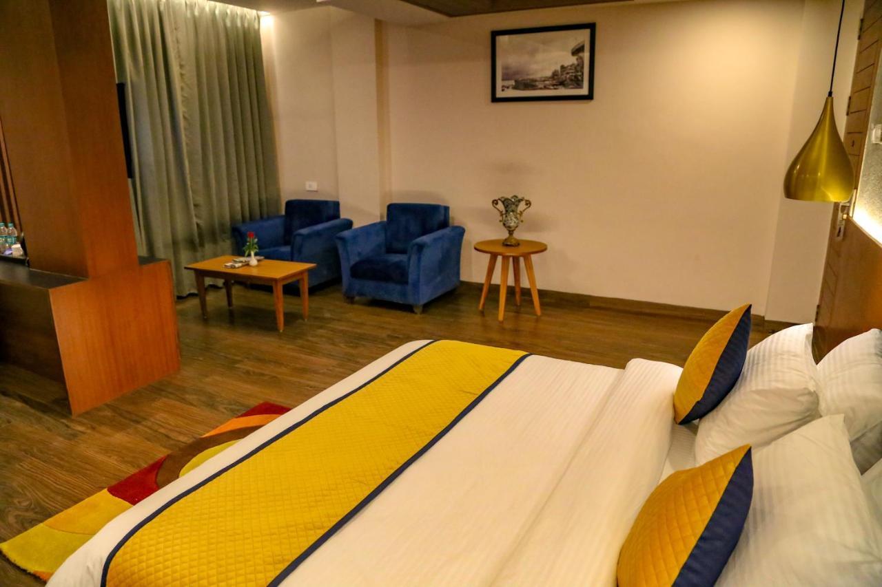 Four Leaf Hotel - Sapphire Blue, Varanasi Exterior foto