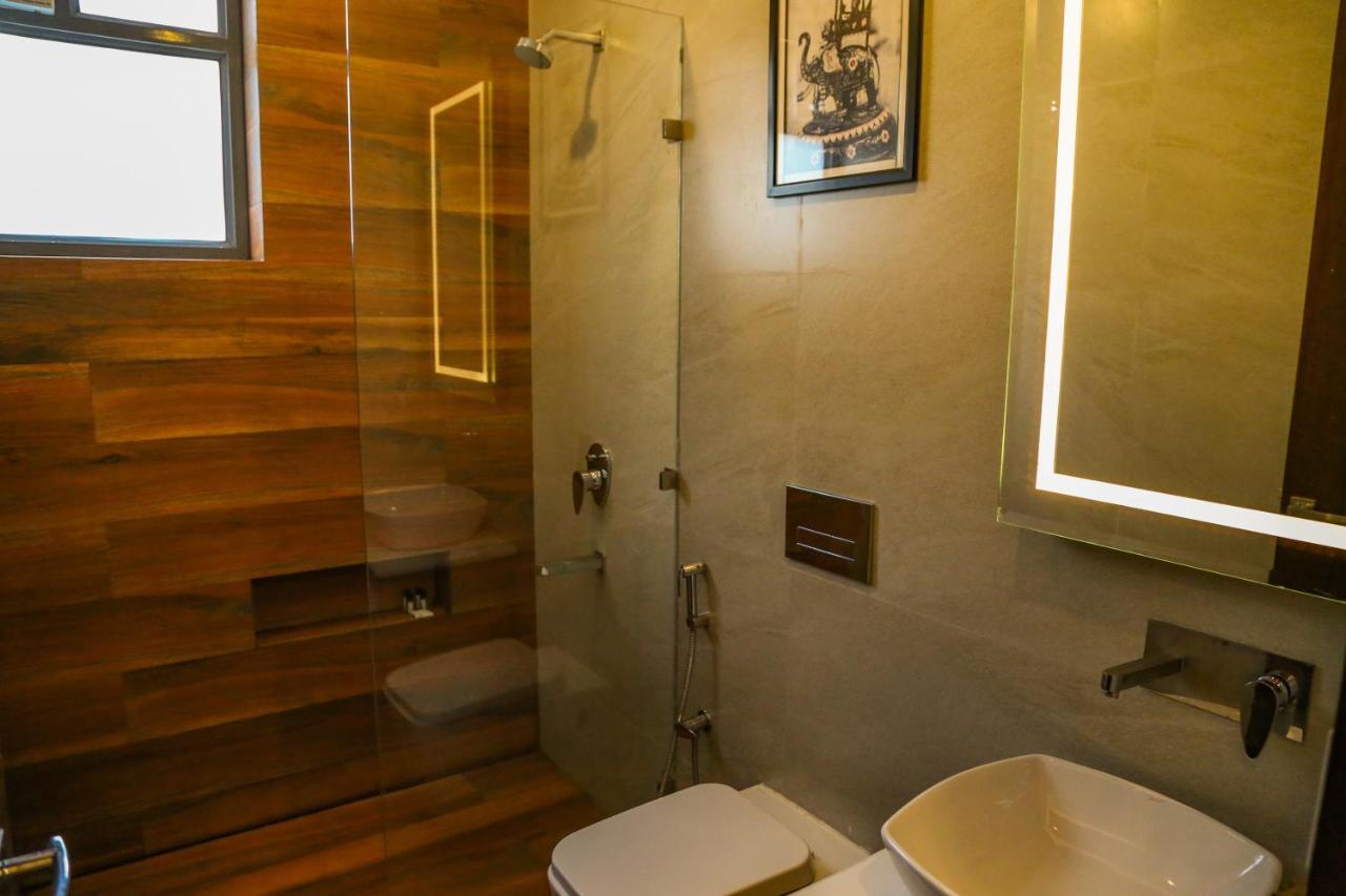 Four Leaf Hotel - Sapphire Blue, Varanasi Exterior foto