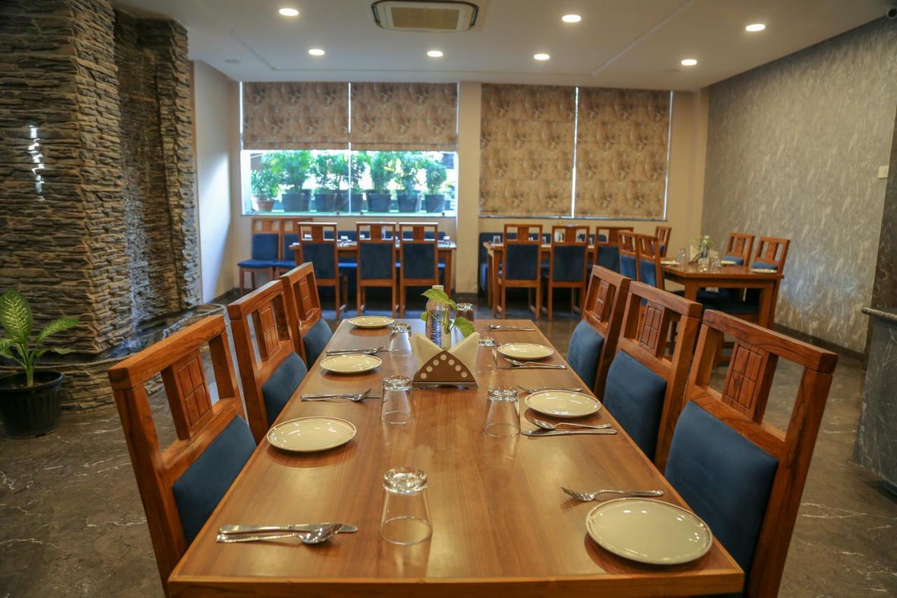 Four Leaf Hotel - Sapphire Blue, Varanasi Exterior foto