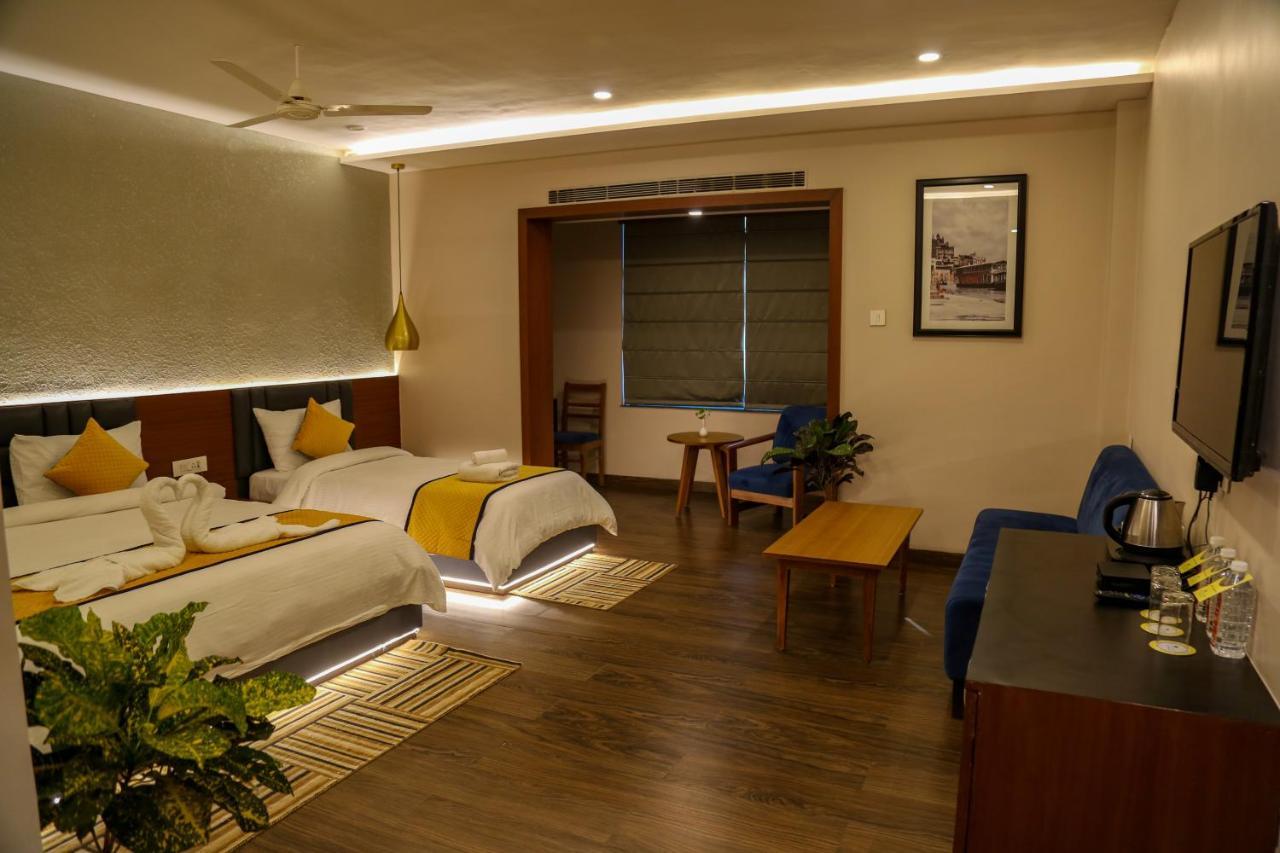 Four Leaf Hotel - Sapphire Blue, Varanasi Exterior foto