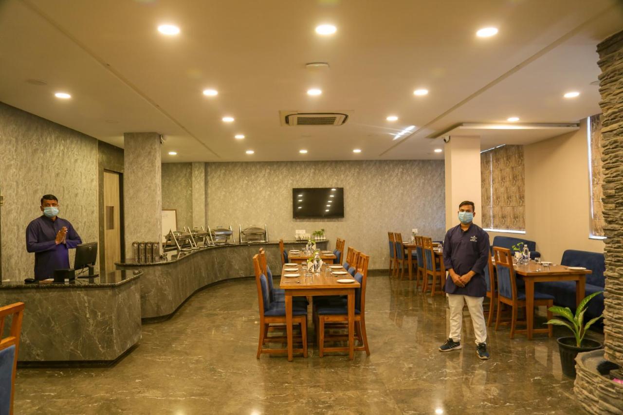 Four Leaf Hotel - Sapphire Blue, Varanasi Exterior foto