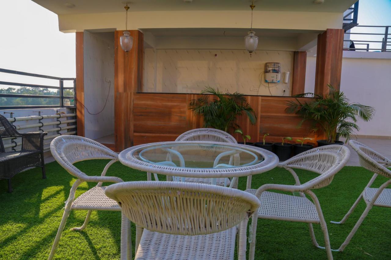Four Leaf Hotel - Sapphire Blue, Varanasi Exterior foto