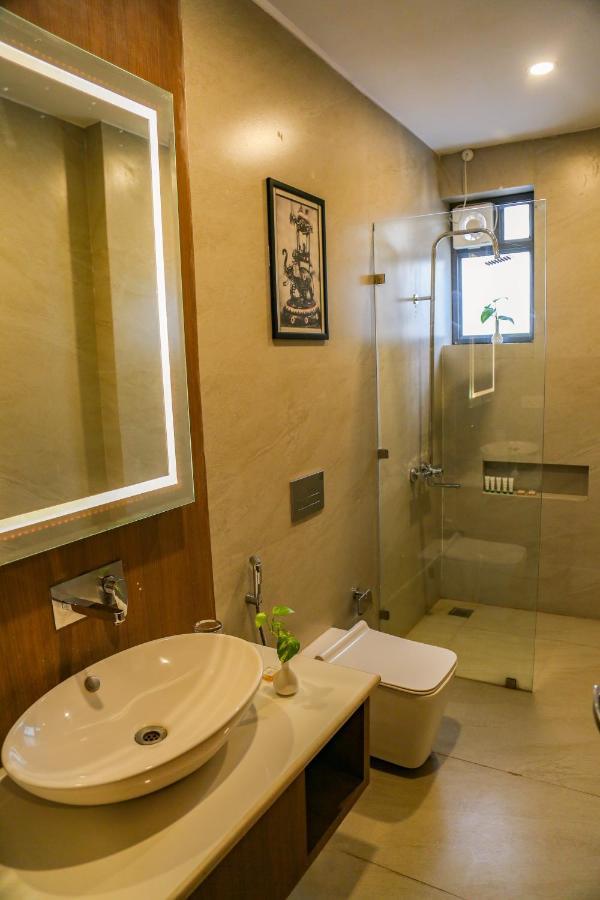 Four Leaf Hotel - Sapphire Blue, Varanasi Exterior foto