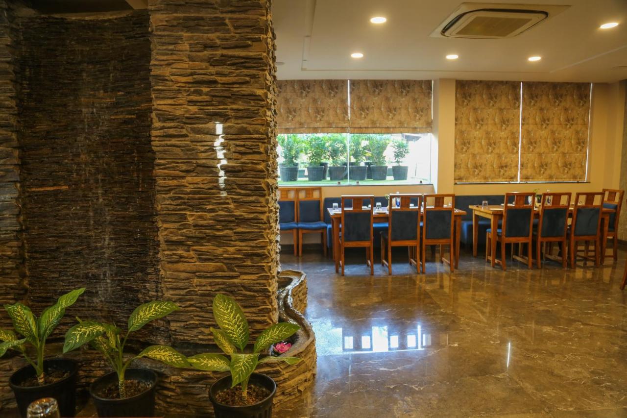 Four Leaf Hotel - Sapphire Blue, Varanasi Exterior foto