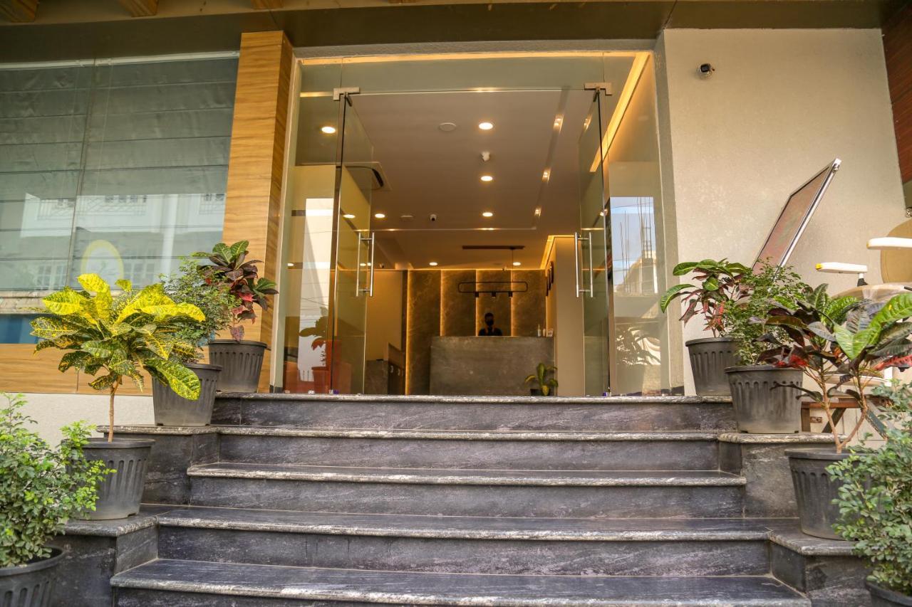 Four Leaf Hotel - Sapphire Blue, Varanasi Exterior foto
